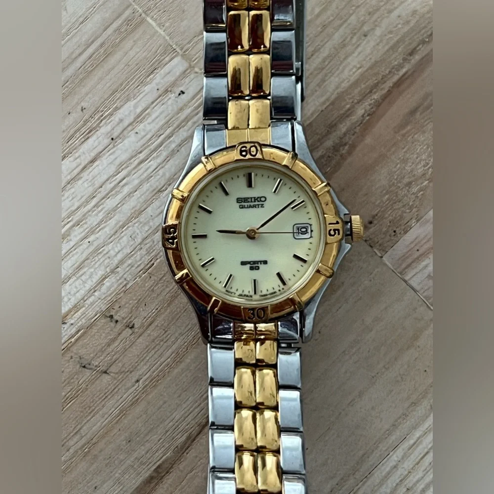 Seiko Sport 50 Ladies Watch Vintage Two-Tone Bracelet Iridescent Dial Date - Picture 5 of 16
